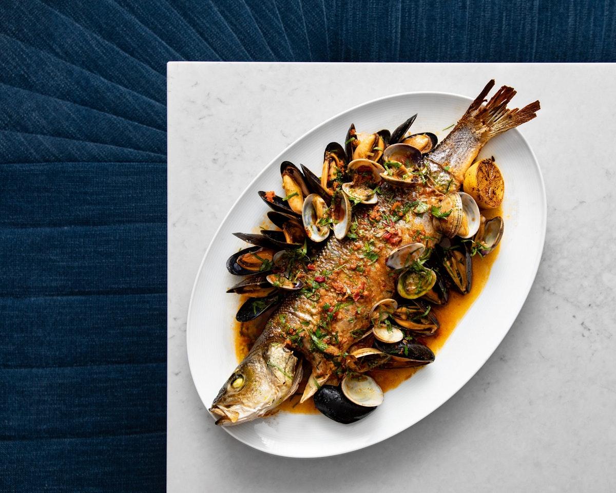 Middle Eight - Covent Garden - Preferred Hotels And Resorts Лондон Экстерьер фото A whole turbot prepared with mussels