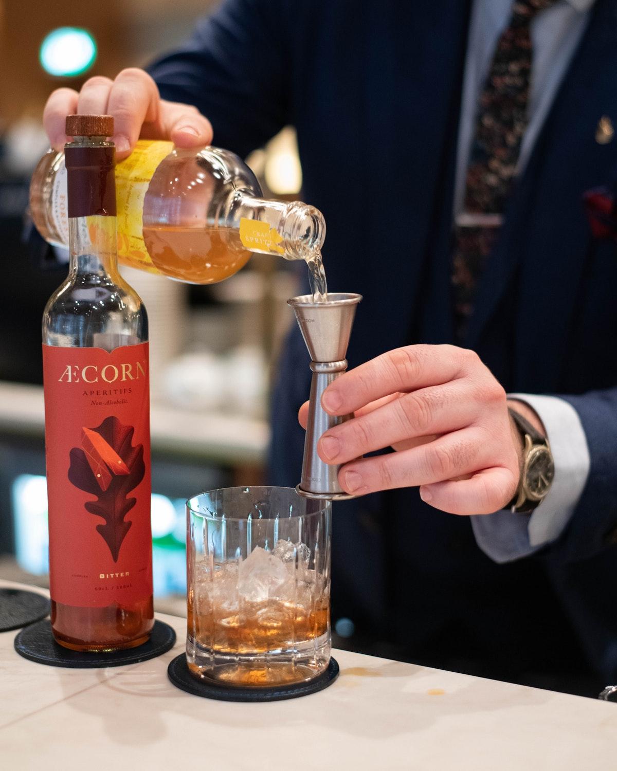 Middle Eight - Covent Garden - Preferred Hotels And Resorts Лондон Экстерьер фото A bartender using a jigger to measure a pour